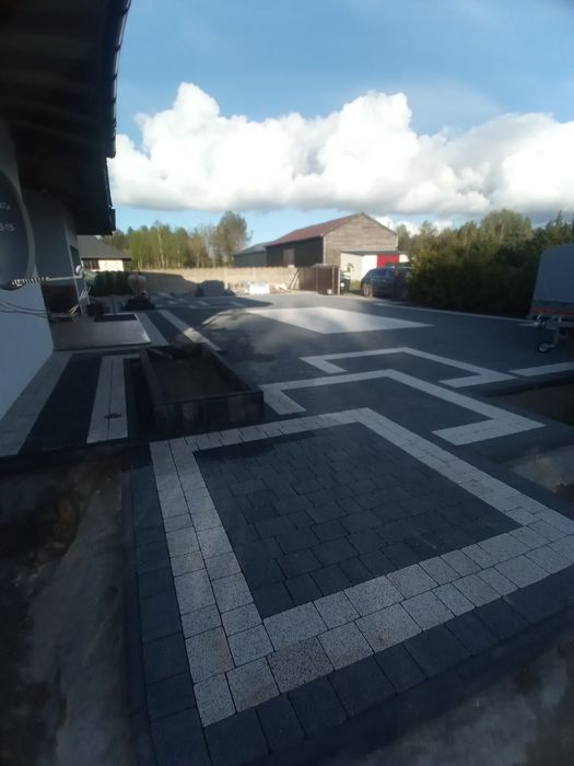 Profesjonalne układanie kostki brukowej. Budowa domków letniskowych.