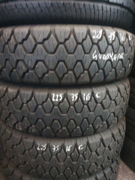 Pneus  225/75/16C (camping e carga)