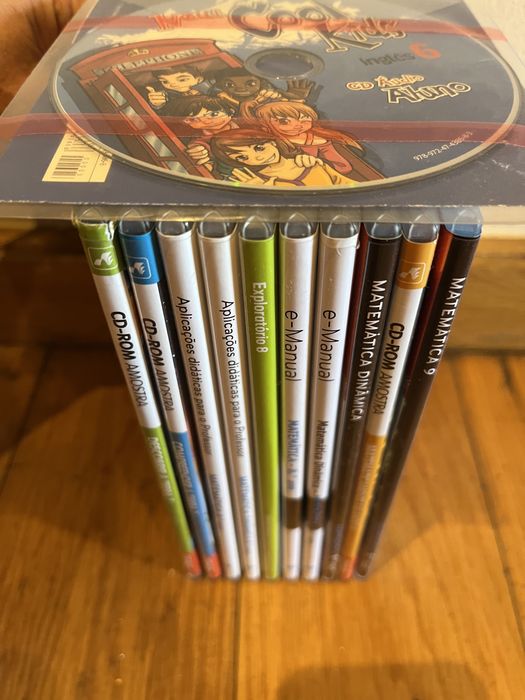 Vendo livros escolares com Caderno de Atividades (Novos)