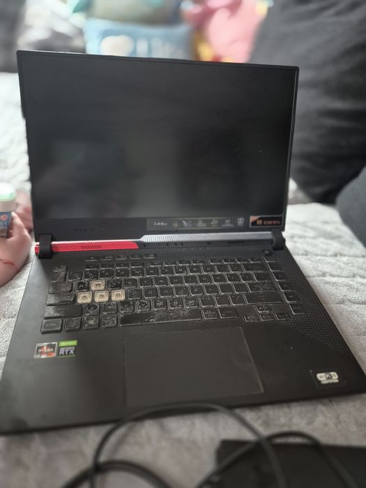 Laptop asus rog strix G513