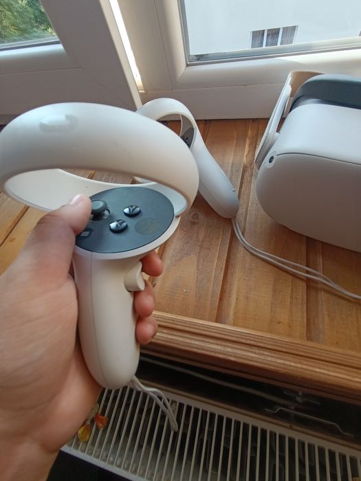 Продаю окуляри віртуальної реальності Oculus quest 2