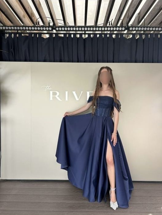 Випускна сукня,синього кольору ,стан ідеальний