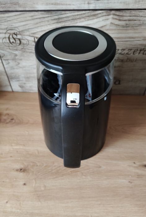 Czajnik bezprzewodowy z wyświetlaczem LCD