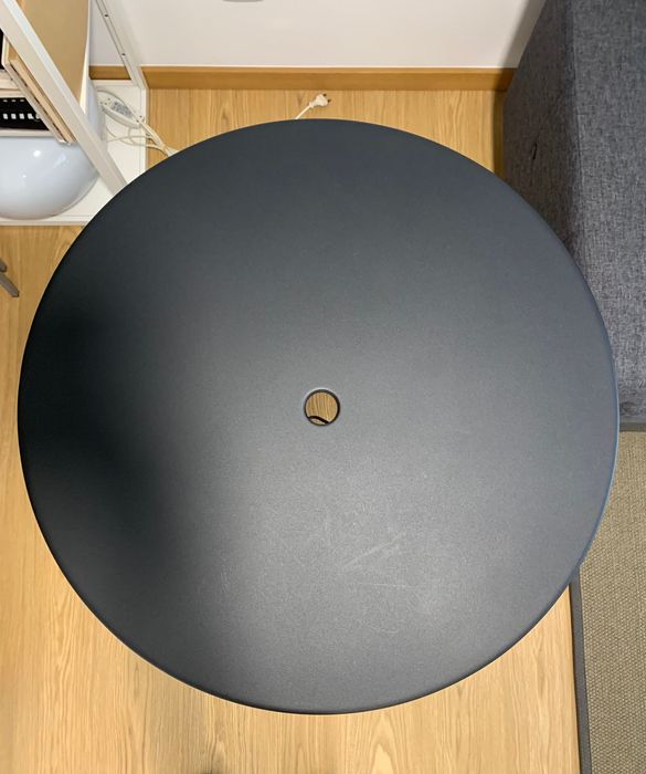 Mesa metálica redonda, 77cm diâmetro.