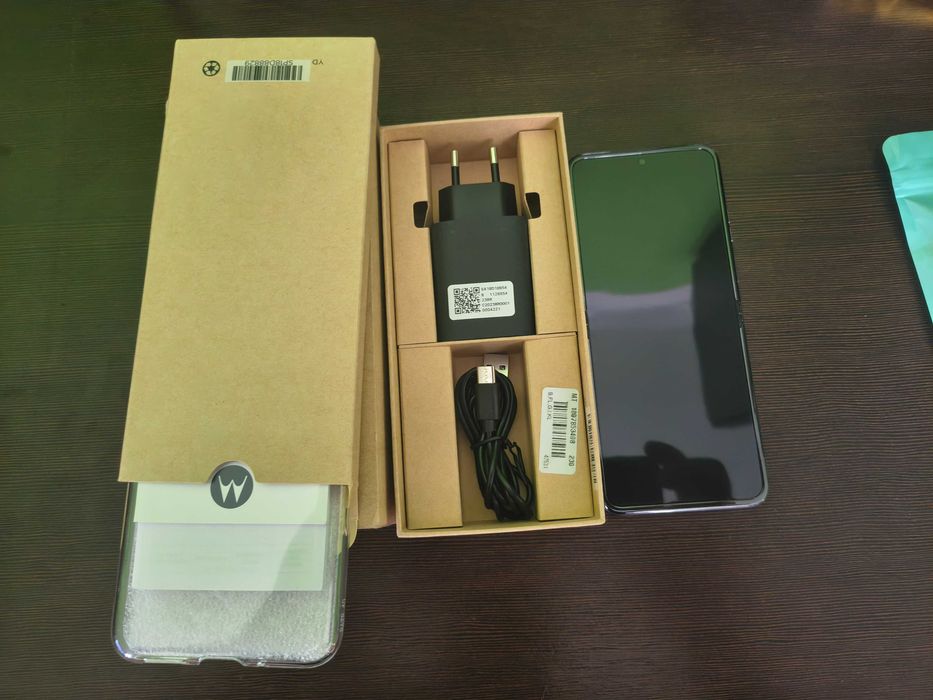 Motorola RAZR 40, bez śladów użytkowania