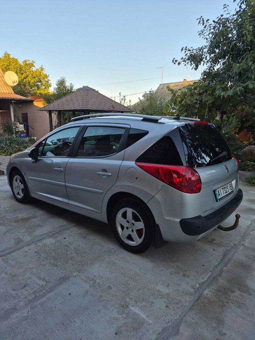 автомобіль Peugeot 207