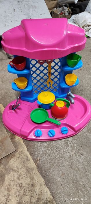 Дитяча кухня з посудом