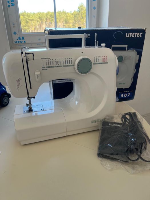 Piękna  skóra, dżins, filc, paski cała metalowa maszyna do szycia