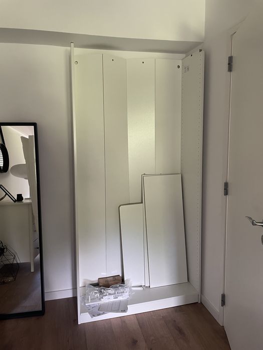 Estrutura de Roupeiro Branco Ikea