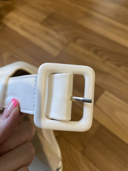 Продам босоніжки