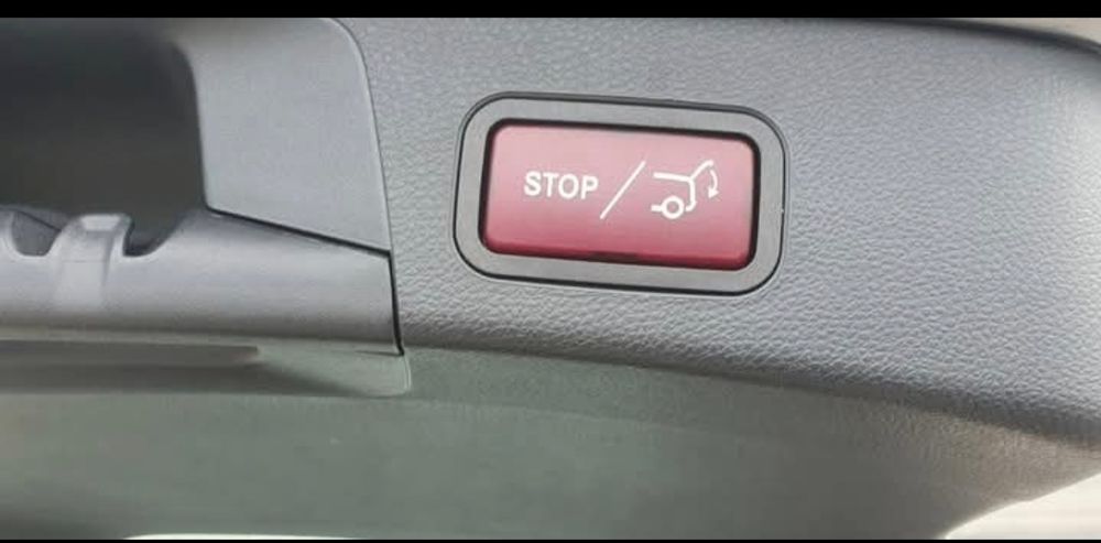 Mercedes C200 com Caixa automática,  Faróis full leds e mala elétrica