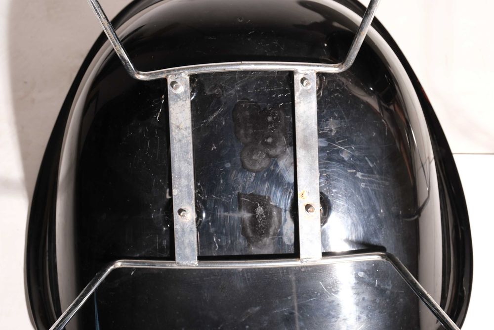 Cadeiras Vintage de Plástico Preto com Estrutura Metálica