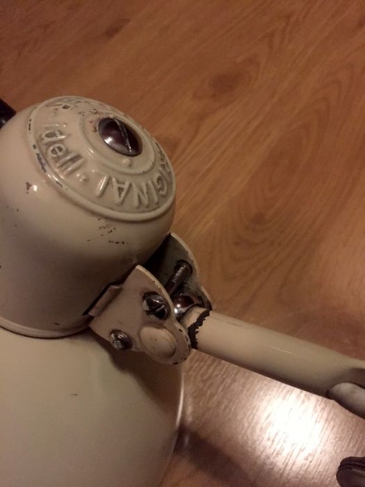 Candeeiro tesoura Kaiser Idell modelo 6718 em branco