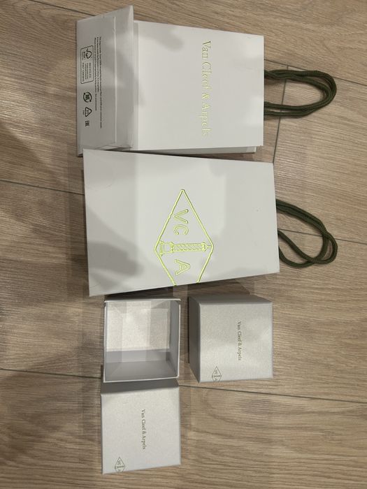 Пакет,коробка Van Cleef & Arpels.