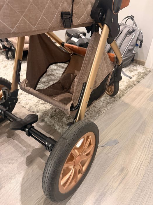 Carrinho de bebê + bebê conforto Mel Baby