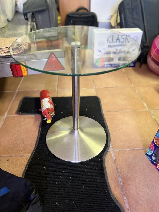 Mesa pequena video e inox escovado