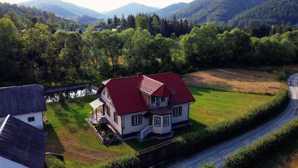 Продається будинок з ділянкою і меблями