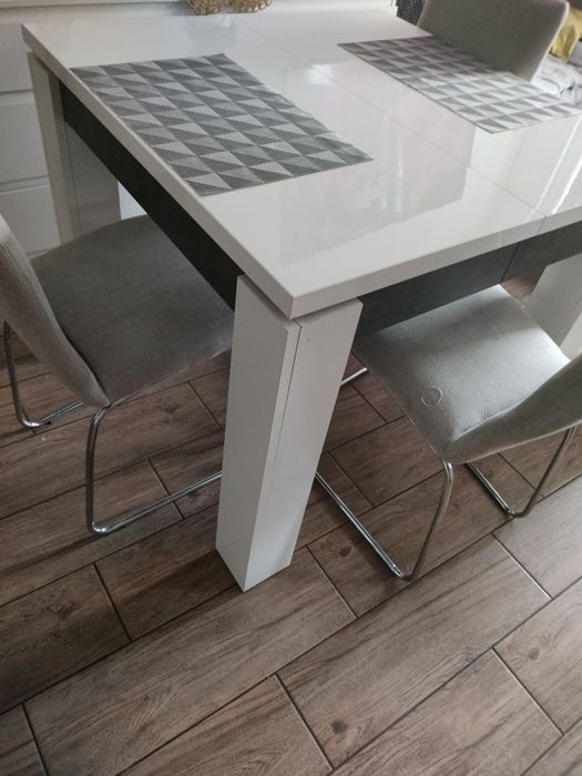 Stół rozkładany 90x90 cm