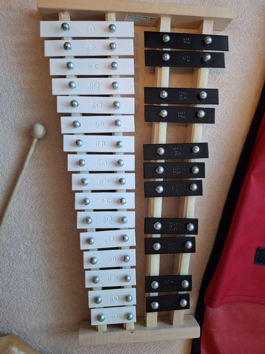 Dzwonki chromatyczne 27‑tonowe z pokrowcem + flet