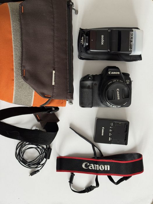 Фотокамера Canon 6d + обʼєктив 50 мм + спалах
