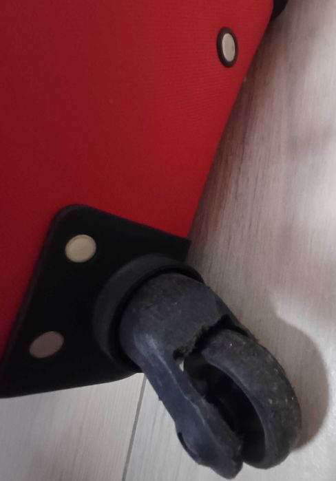 Średnia walizka Ochnik czerwona