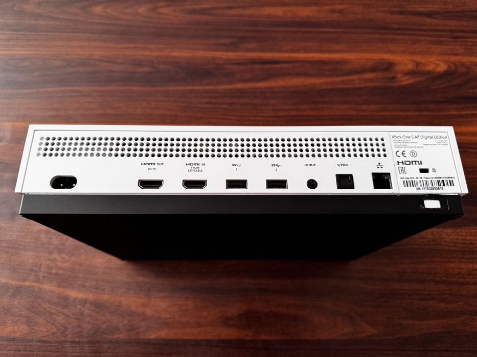 Xbox one S 1TB + Pad