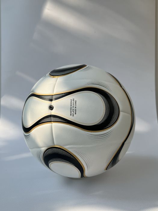 Футбольний мʼяч в кольрах Teamgeist (без написів). Розмір 5. Термошов