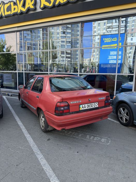 Машина renault 19 Chamade 1991г