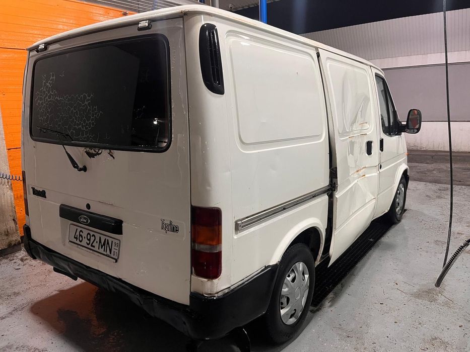 Ford transit pronta a andar