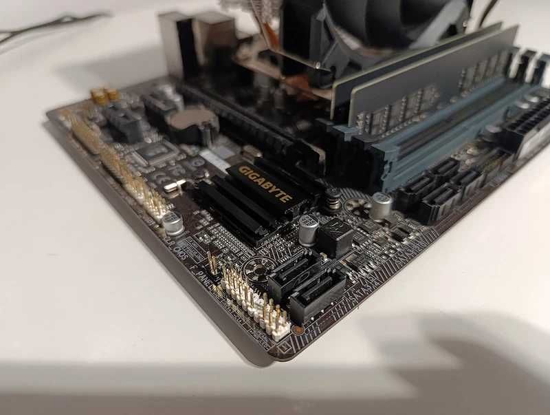 Zestaw Gigabyte GA-B250M-DS3H + PentiumG4600 + gratisy