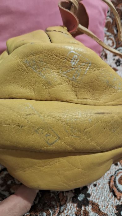 М'яч футбольний,волейбольний,шкіряний,новий