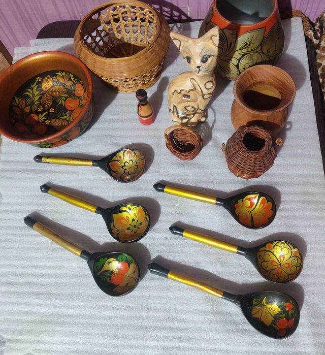 Сервіз, глечикі, кувшини та інший посуд