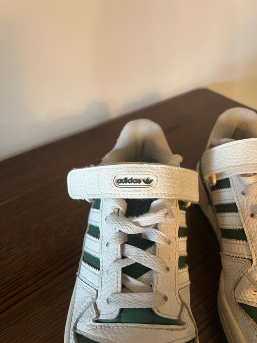 Sapatilhas verdes e brancas da Adidas