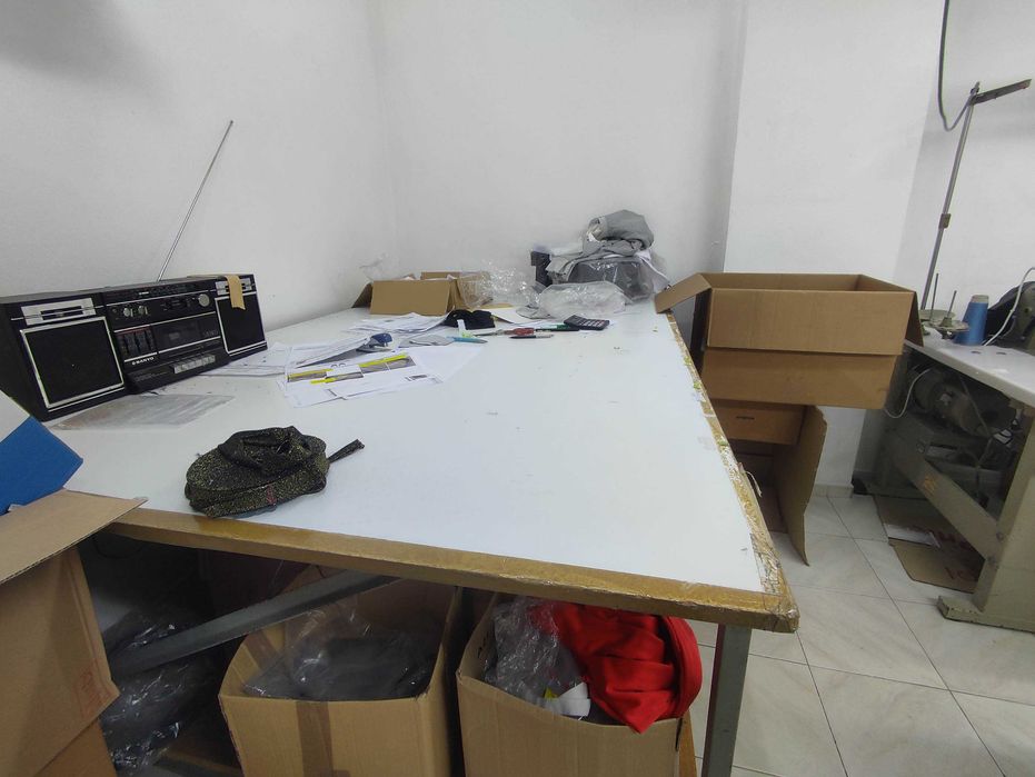 Sewing / Tailoring Table64551408959875120