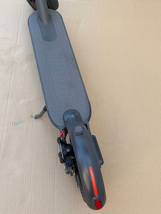 Hulajnoga elektrycznas  Ducati PRO-1 Plus 25 km/h do 100 kg