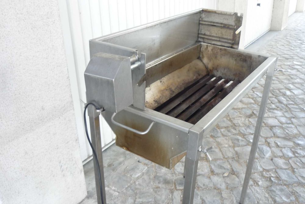 Churrasqueira inox com motor elétrico