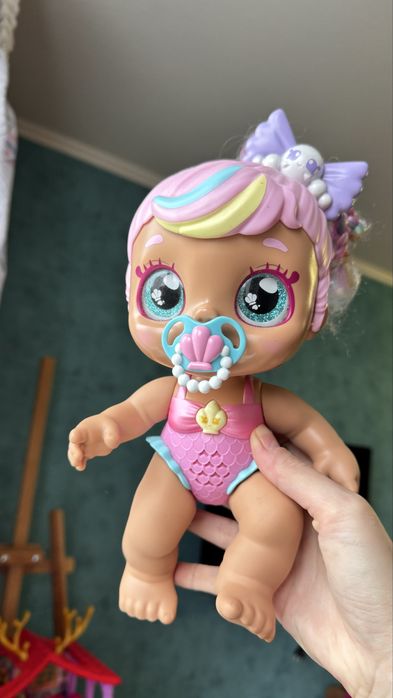 Інтерактивна лялька Kindi Kids яка вміє співати