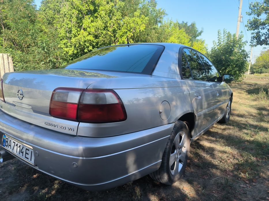 Opel Omega B 2.6