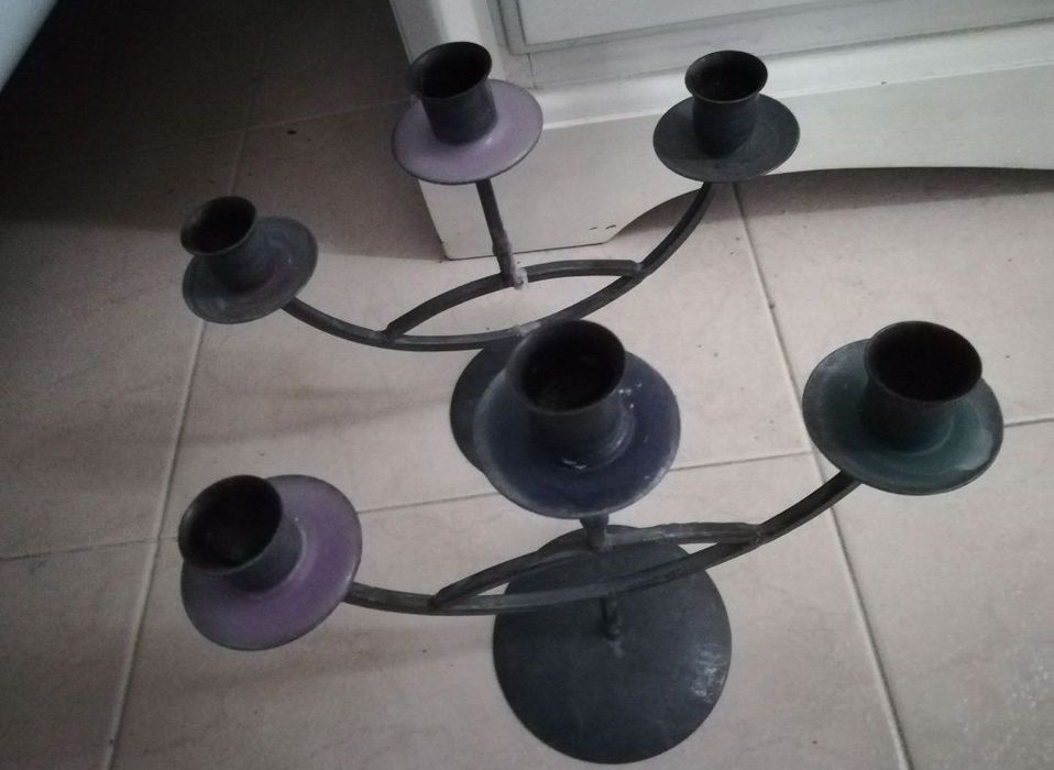 2 Castiçais Candelabros Metálicos