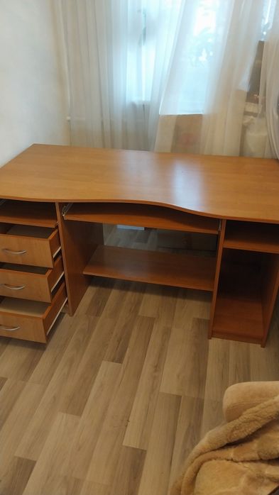Стол компьютерный (письменный стол)