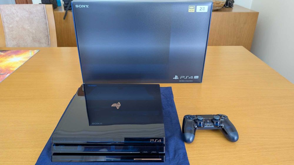 Consola PS4 Pro 4TB - 500 Million Limited Edition Versao 8.03