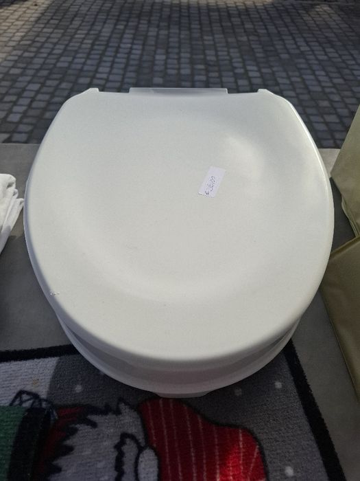 Elevador de wc como tampo de sanita 10cm estado novo.preço negociavel