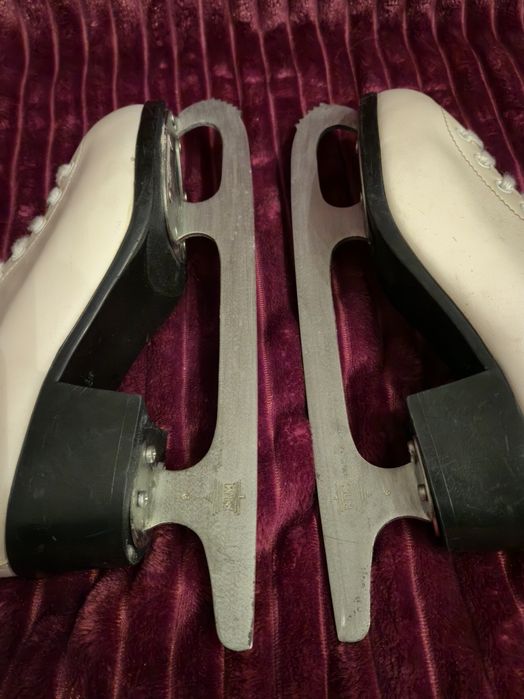 Białe łyżwy figuratywne TREX – Rozmiar 35