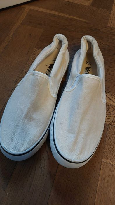 Nowe białe wsuwane trampki - rozmiar 39