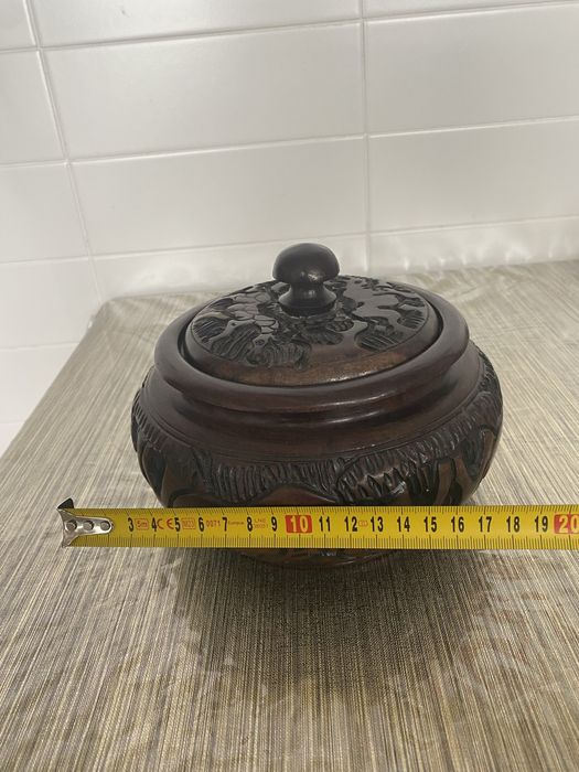 Madeira africana esculpida à mão vintage