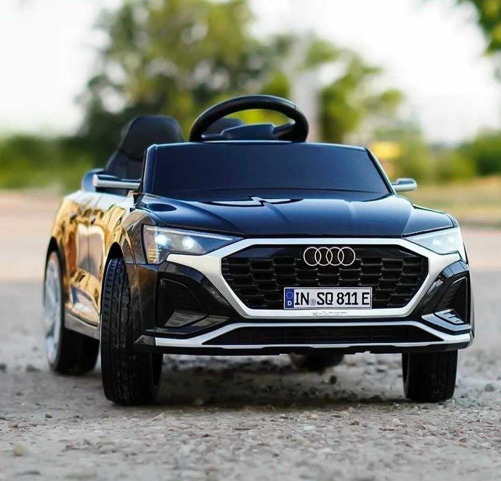 Дитячий Електромобіль Audi SQ8 Чорний на радіокеруванні