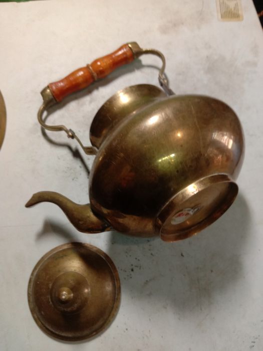 Вазы. Чайник. Молочник.