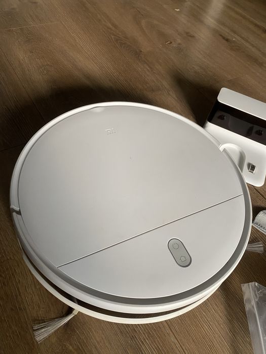 Xiaomi Mi Robot Vacuum-Mop Essential