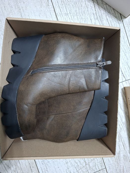 Damskie botki na koturnie