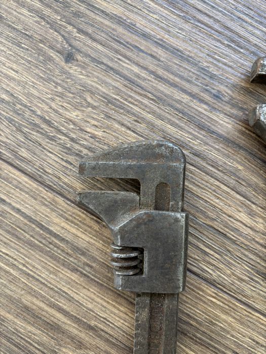 Stare klucze francuskie